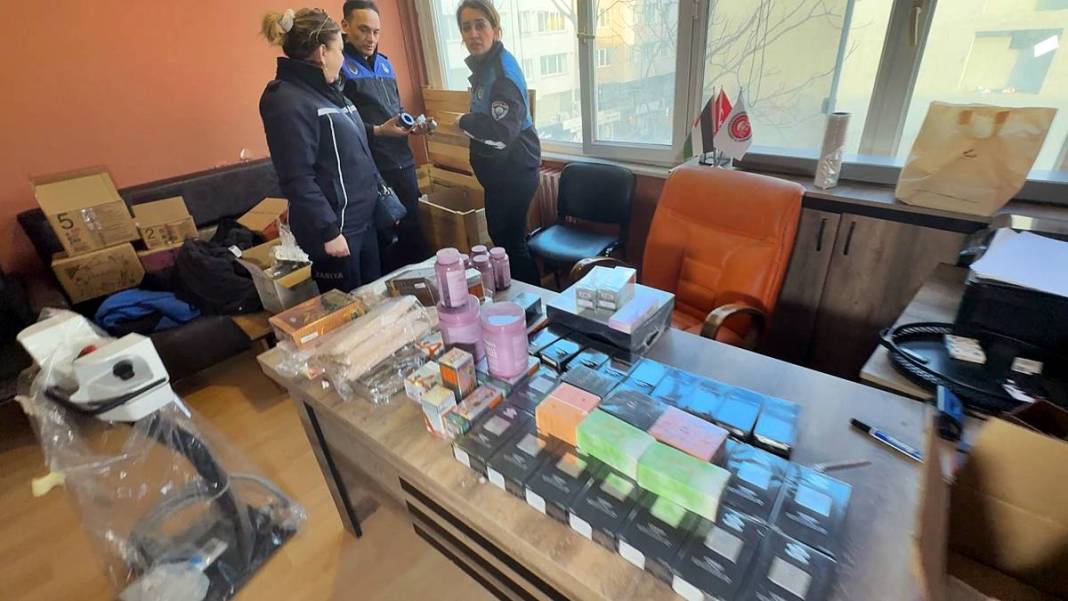 Kargo şubesini denetleyen zabıtayı şoke eden manzara! Polis intikal etti, savcılık devreye girdi 13